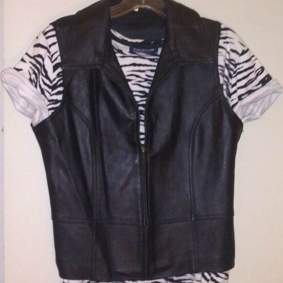 Black Leather Vest Soft & Smooth - Picture 2 of 6